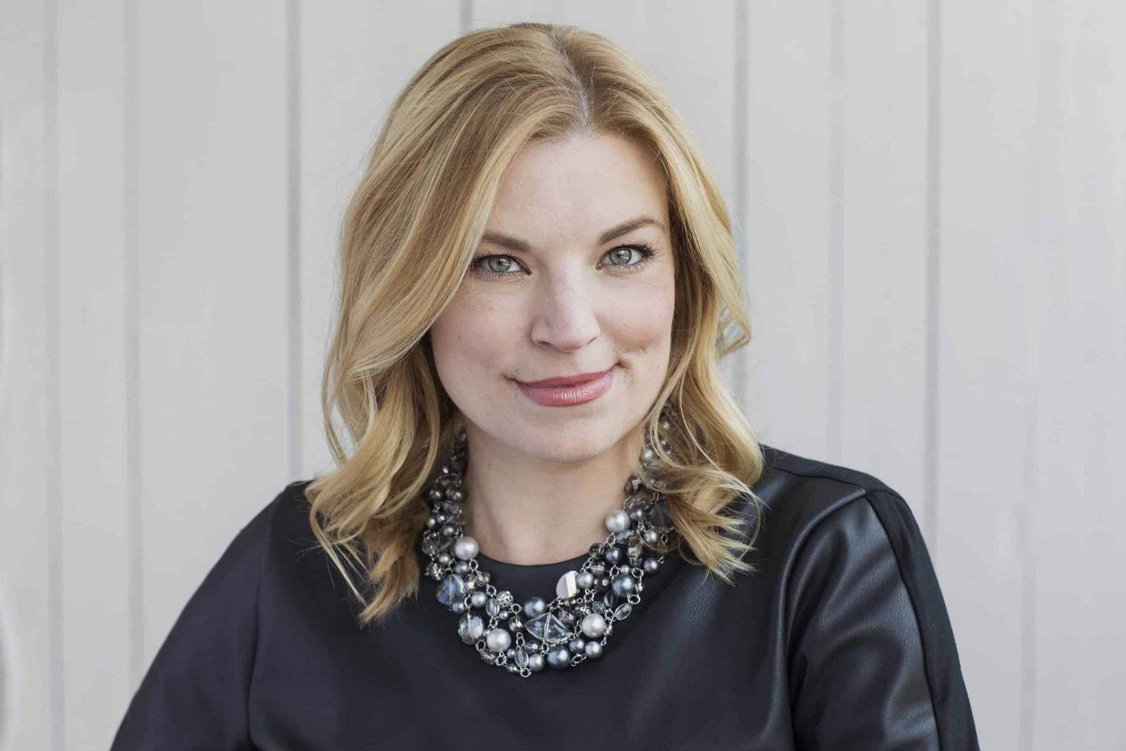 2018sarahbird headshot 0