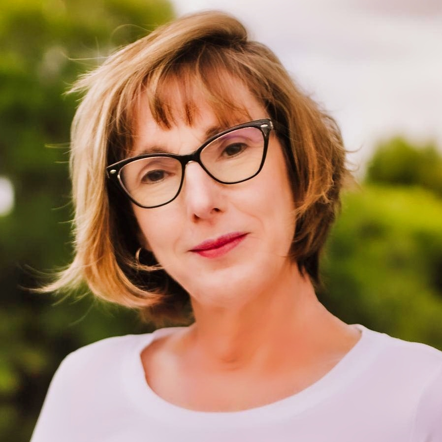 Kelly Palace square head shot.png