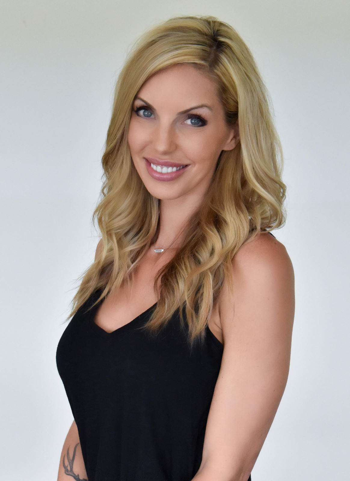 Julie McQueen 2.jpg