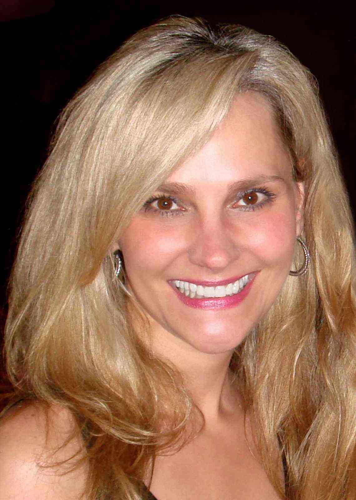 Interview with Lisa Crary, Founder and CEO of Sanitas Skincare 1 Lisa Headshot Final_2 (2).jpg