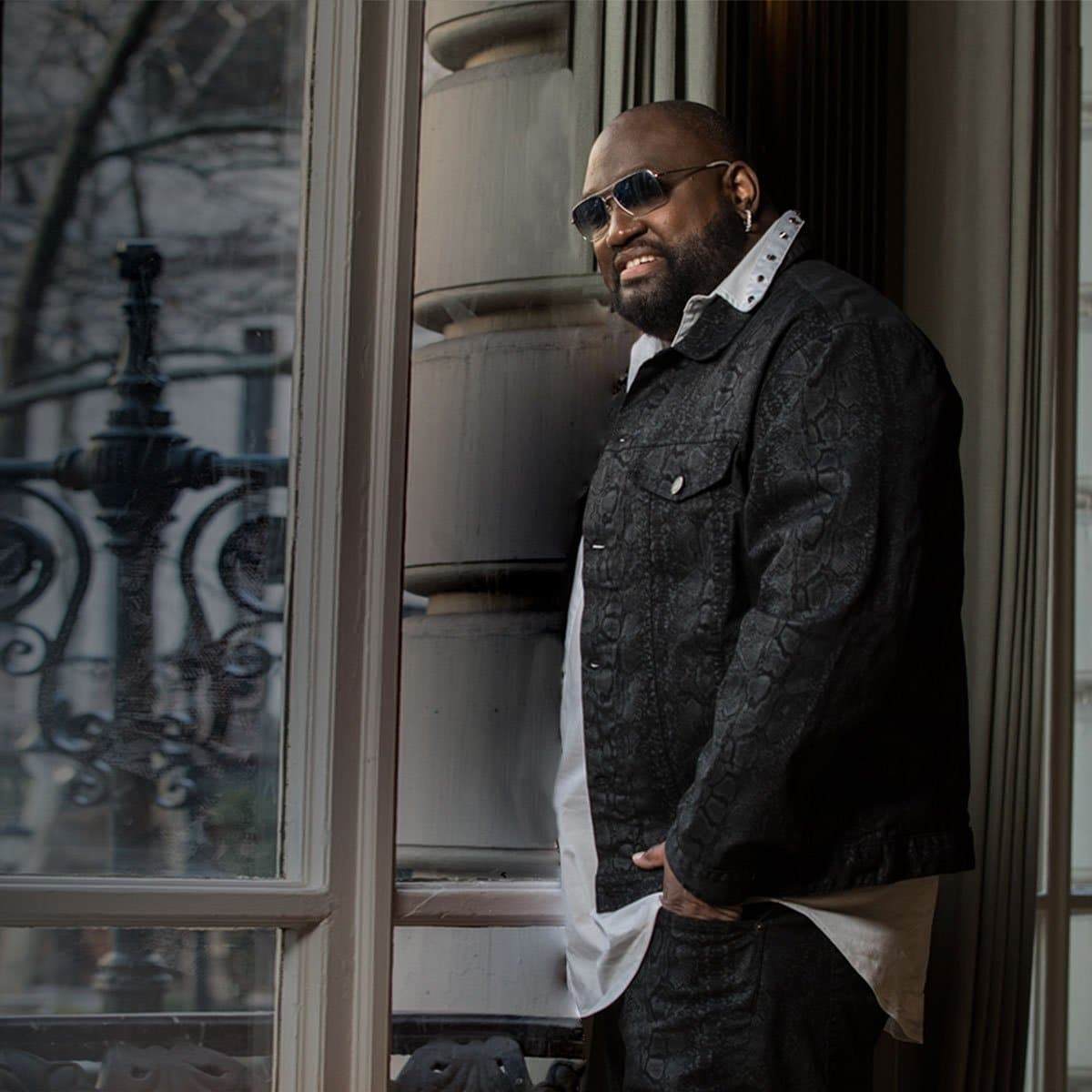 Interview with Former Major League Baseball Star Mo Vaughn 1 snakeoutfit sq nogirl
